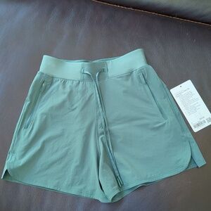 Lululemon License to Train HR Short 4" MEFO green NWOT